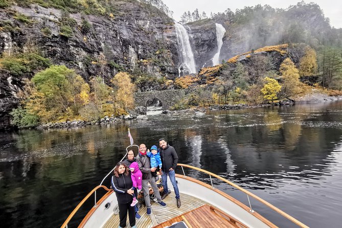 Mostraumen Private Pontoon Cruise - Who will enjoy this most