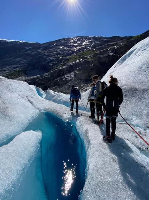 Nigards: Kayaking and Glacier Hike - Starting at Labben and following the guide
