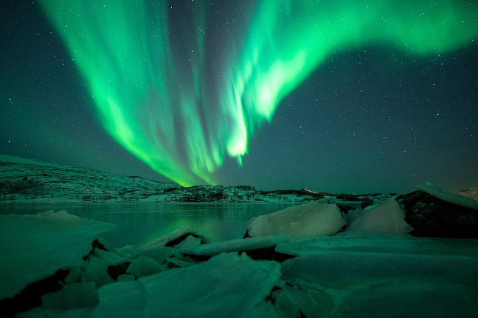 Northern Lights Big Bus Chase with Chasing Lights - The long road is part of the experience