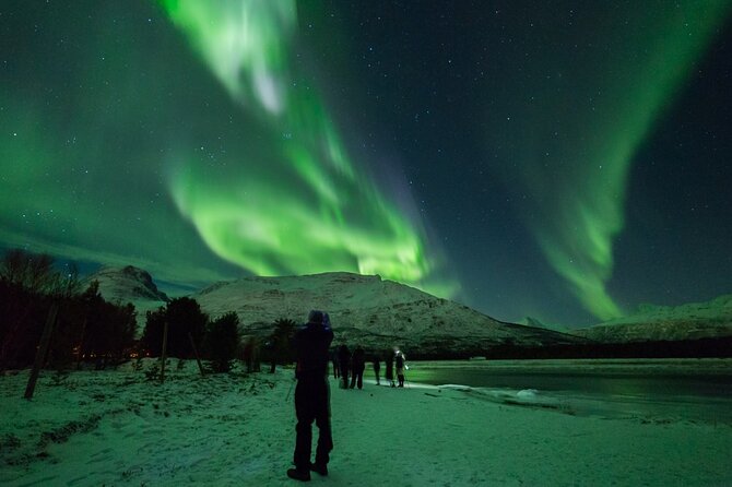 Northern Lights Chase by Bus in Tromso - The real value of the included photos and tripods