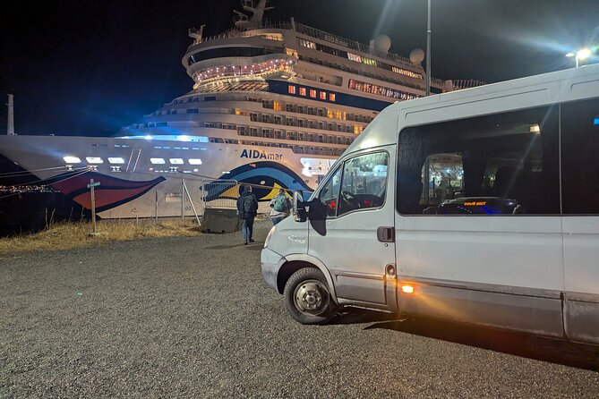 Northern Lights Minibus Chase Max 16 Person In Group - The Guide Makes or Breaks the Night