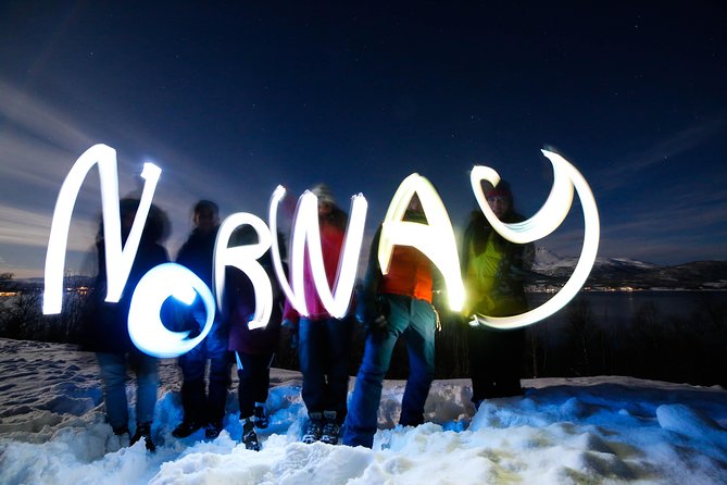 Northern lights photography tour - Staying warm during a long northern night