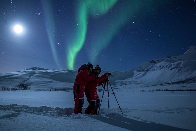 Northern Lights Tour from Tromsø - The campfire meal: useful comfort, not a full dinner