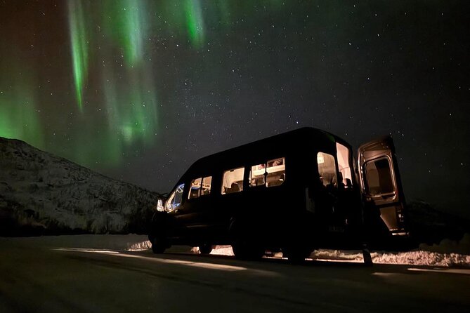 Northern Lights Tour with Hot Food and Drinks in Tromso - Why the guides make or break the night
