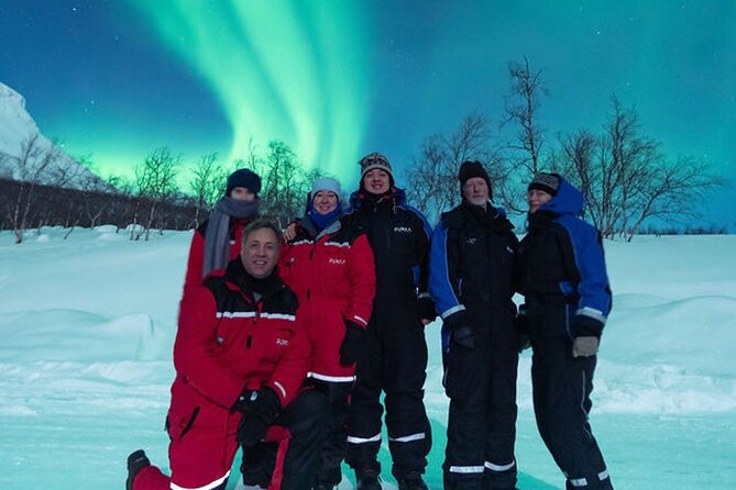 Northern Lights x Mini Bus Chase - The small group is the main comfort advantage