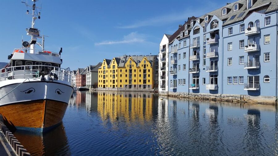 Norwegian Coastal Cities: Smartphone Audio Guide App - Who Will Get the Most From This App?