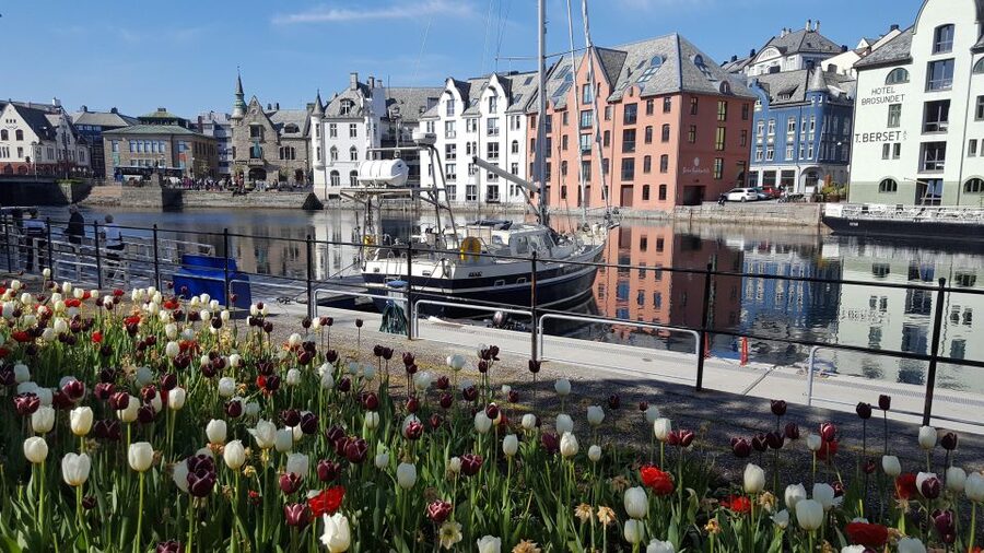 Norwegian Coastal Cities: Smartphone Audio Guide App - Tromsø and Norway’s Polar Past