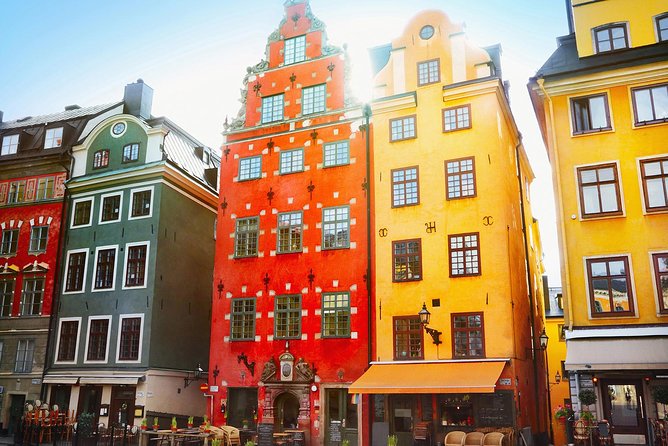Old Town Tour of Stockholm - Reading the colorful buildings
