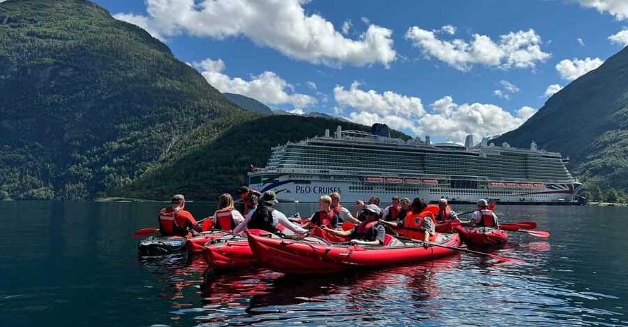 Olden: Experience Beginner-friendly Fjord Kayaking - The guide makes the difference