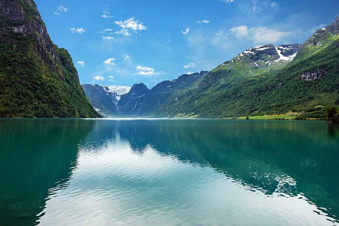 Olden Shore Excursion: the Amazing Briksdal Glacier - The drive beside Oldevatnet