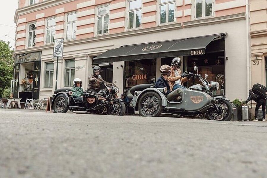 Oslo: 2-Hour Retro Motorcycle Sidecar City Tour - Starting in central Oslo