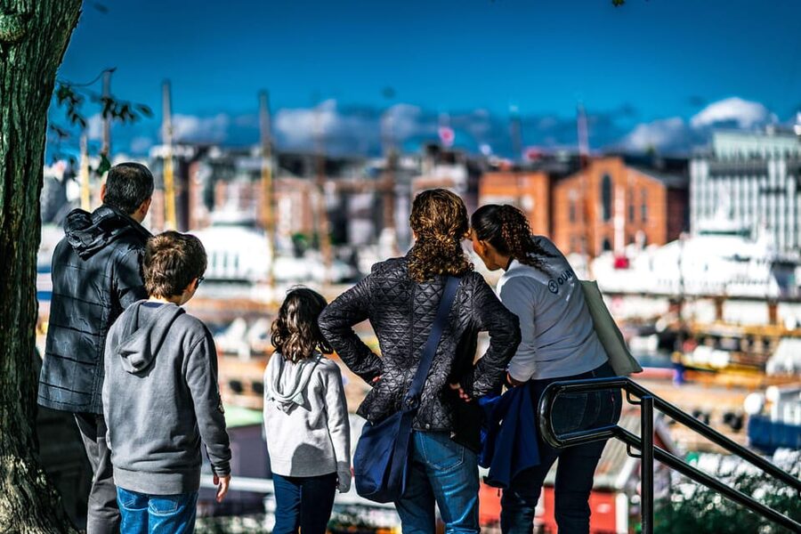 Oslo: 3-hour Highlights & Vigeland Park Private Walking Tour - Parliament, Akershus Fortress, and the harbor edge