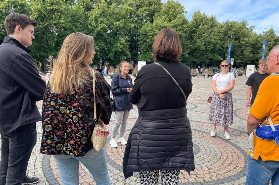 Oslo: Best of Oslo Walking Tour - Christiania Torv and Kvadraturen’s older streets
