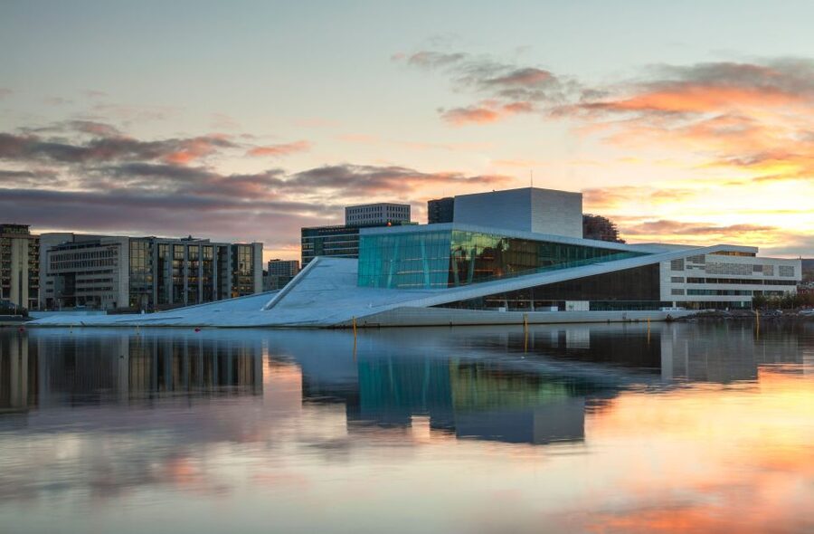 Oslo: Best of Oslo Walking Tour - Akershus Fortress and the harbor edge