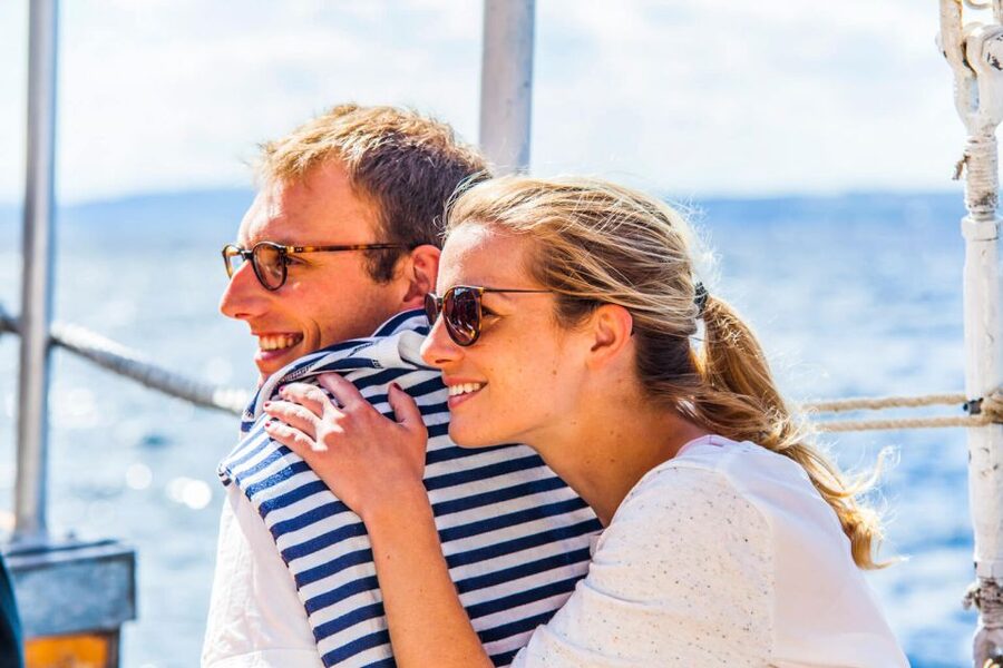 Oslo: Best of Oslo Walking Tour & Fjords Sightseeing Cruise - Bygdøy, Huk beach, and museum ships