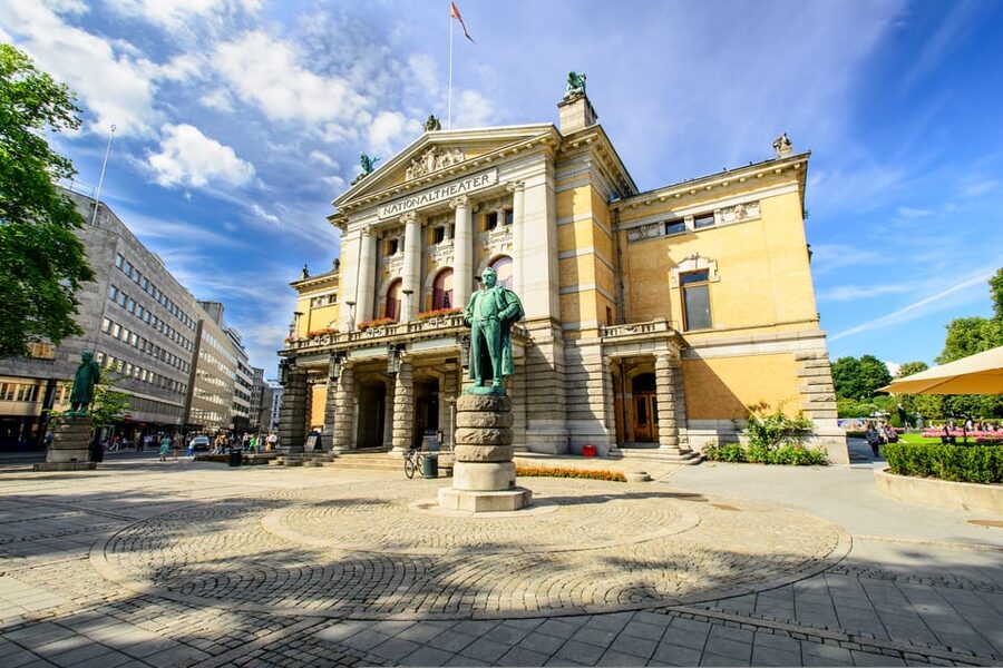 Oslo: City Highlights Walking Tour - Christiania Torv and the shape of Kvadraturen