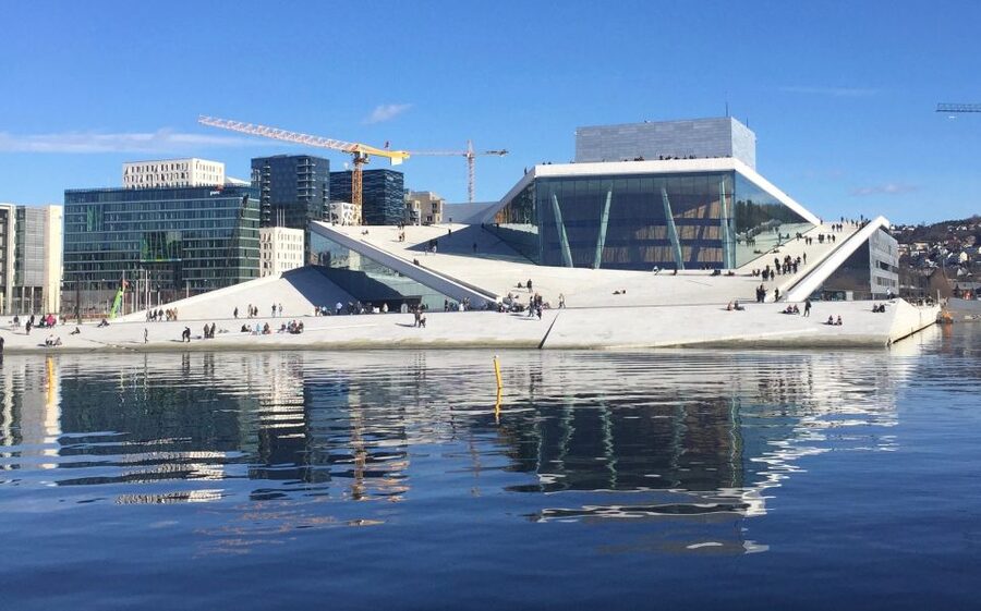 Oslo: City Walking Tour - City Hall and the Nobel Peace Prize setting