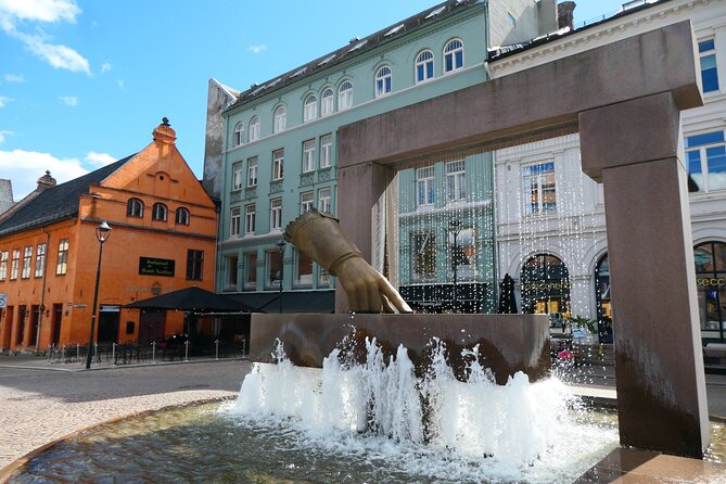 Oslo City Walks: In the Heart of Oslo - Walking toward the Royal Palace
