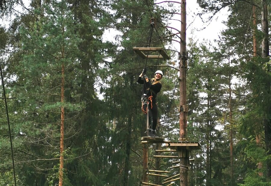 Oslo: Day ticket to Oslo's favourite Climbing Park - The safety briefing and equipment fitting