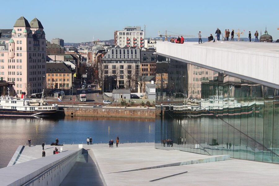 Oslo: Express Walk with a Local in 60 minutes - From the Opera House to The Tiger