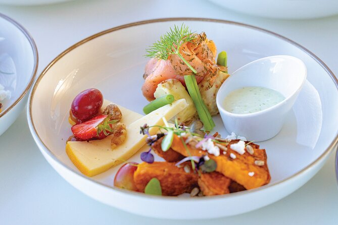 Oslo fjord 3-Course Dinner Cruise with Live Music - Service, Seating, and Dietary Needs