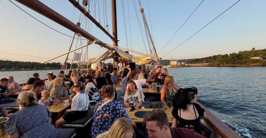 Oslo Fjord Evening Live Rock music cruise with Shrimp buffet - Setting sail from Oslo City Hall