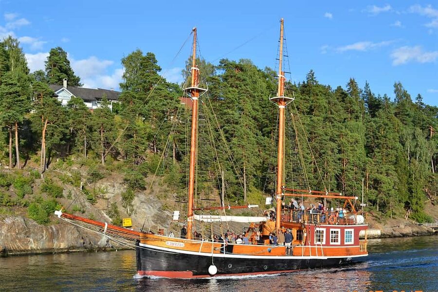 Oslo: Fjord Mini Cruise by Wooden Sailing Ship - Akershus Fortress, the Opera House, and modern Oslo