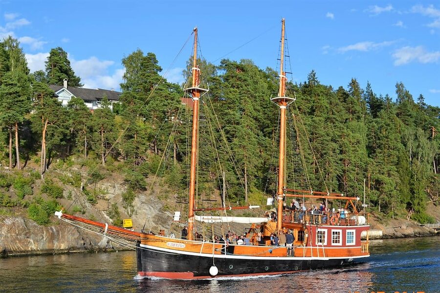 Oslo: Fjord Mini Cruise by Wooden Sailing Ship - The bar, blankets, and practical comfort