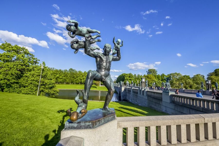 Oslo: Grand City Sightseeing Tour by Bus with Fjord Cruise - Why this works for a first day in Oslo