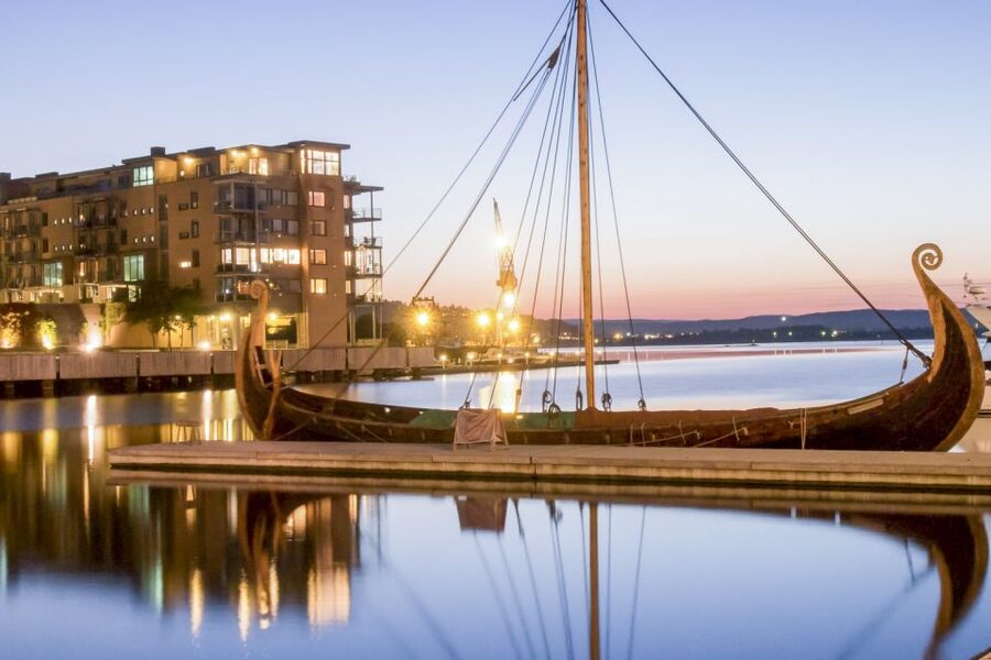 Oslo: Grand City Sightseeing Tour by Bus with Fjord Cruise - Holmenkollen Ski Jump and the high view over Oslo