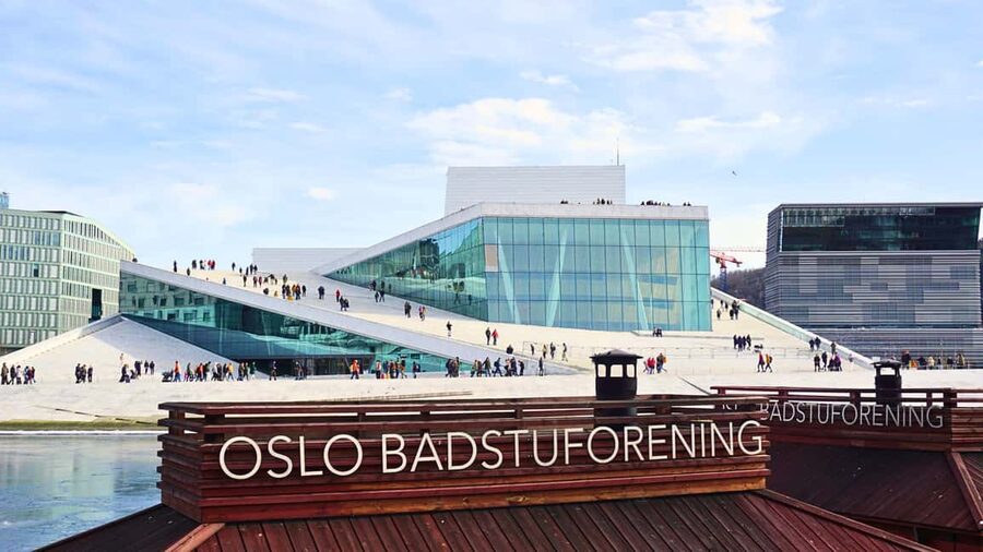 Oslo: History, Art and Secrets Tour - Aker Brygge and Oslo City Hall