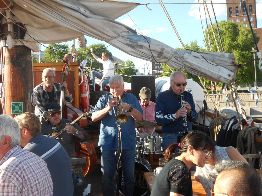Oslo: Oslo Fjord Cruise with Live Jazz Music & Shrimp Buffet - Leaving Oslo City Hall for the inner fjord