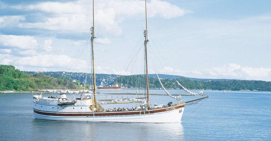 Oslo: Oslo Fjord Cruise with Live Jazz Music & Shrimp Buffet - The first views: islands, fortresses, and Oslo’s waterway