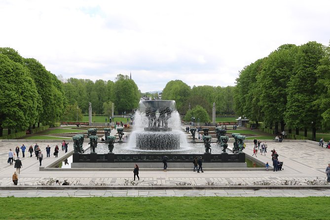 Oslo Panorama Tour with Holmenkollen Ski Jump and Vigeland Park - What the guide adds to the experience