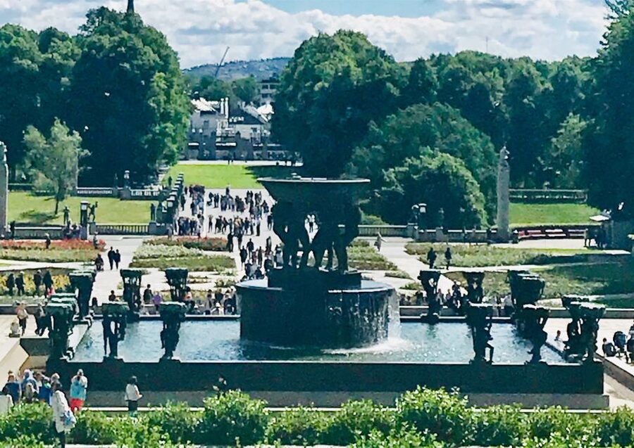 Oslo: Panoramic View and Sculpture Park Walk - The Parliament, Palace, and Royal Gardens