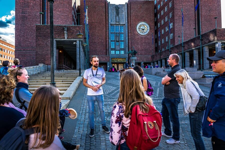 Oslo: Private Walking Tour - National Theatre, University Square, and Karl Johans gate