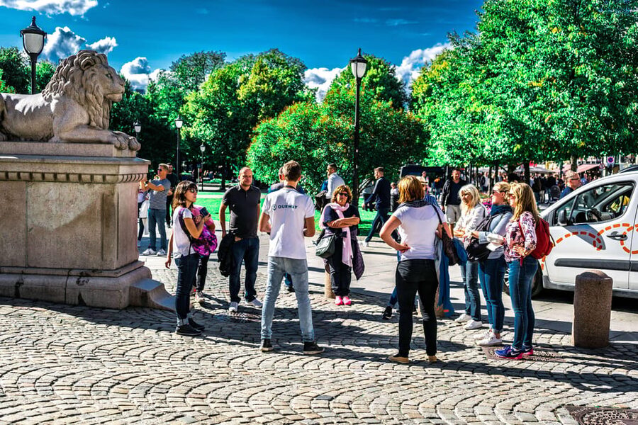 Oslo: Private Walking Tour - Finishing at the Opera House and Langkaia