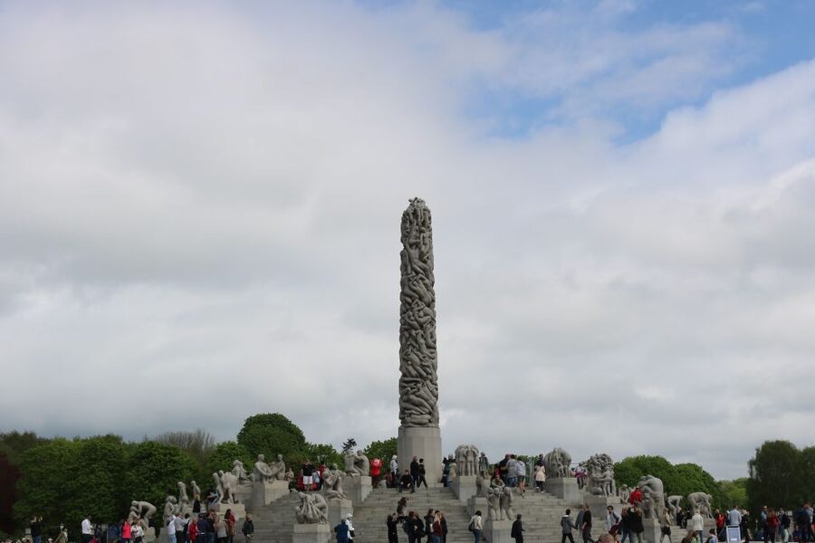 Oslo: Sightseeing with Holmenkollen Ski Jump & Vigeland Park - Why this three-hour tour works well in Oslo