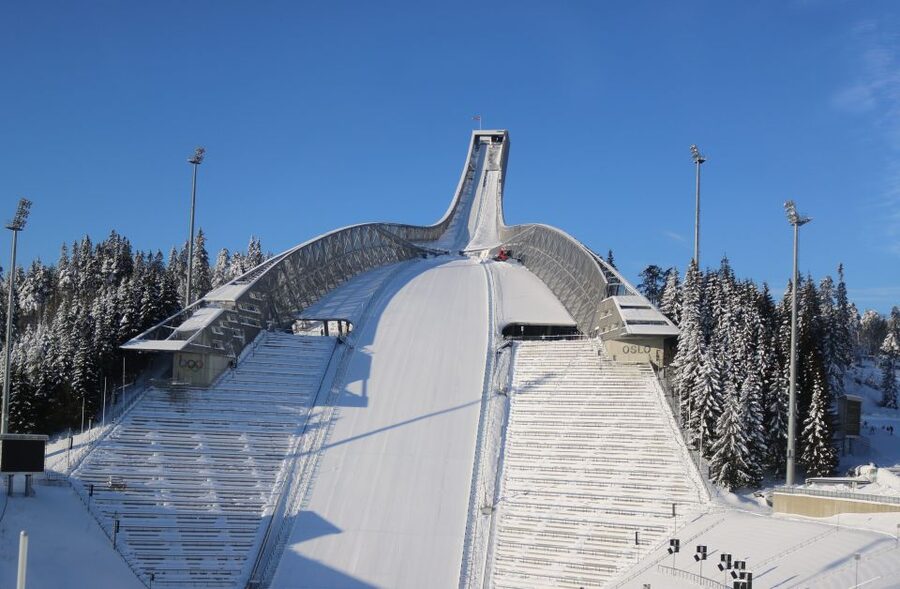 Oslo: Sightseeing with Holmenkollen Ski Jump & Vigeland Park - Starting in central Oslo by sightseeing coach