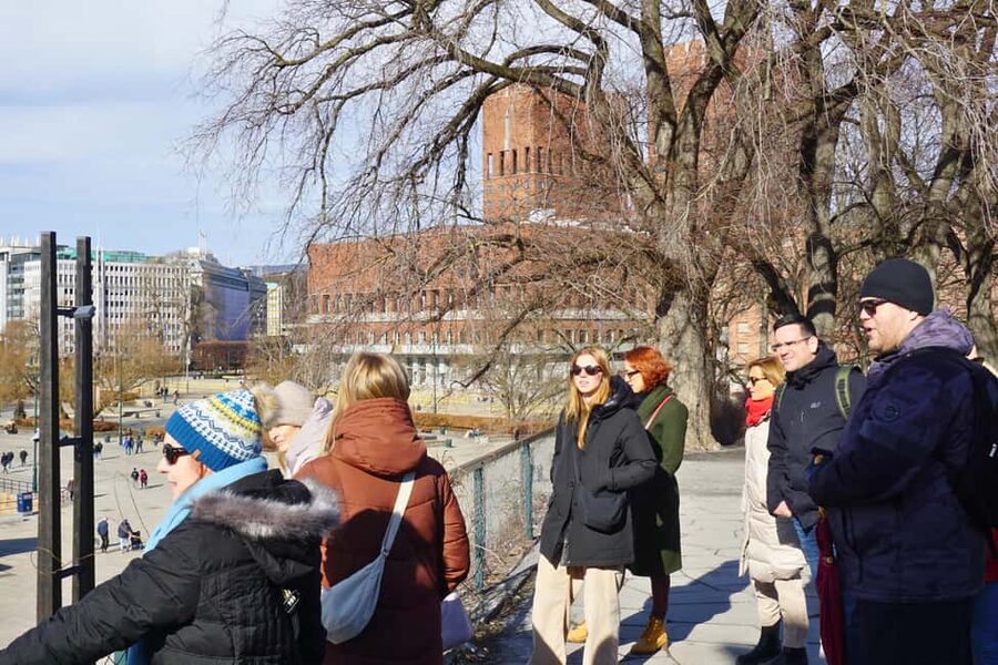 Oslo: Tour with a Michelin star chef - The Christmas market and a hands-on food lesson