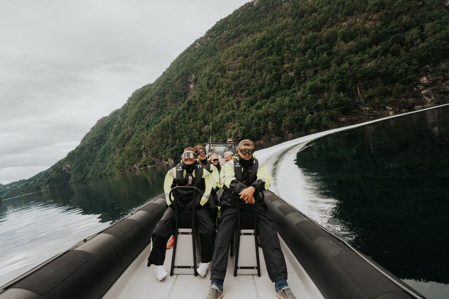Øystese: Hardangerfjord RIB safari to the Fyksesund branch - The Skipper Makes the Difference