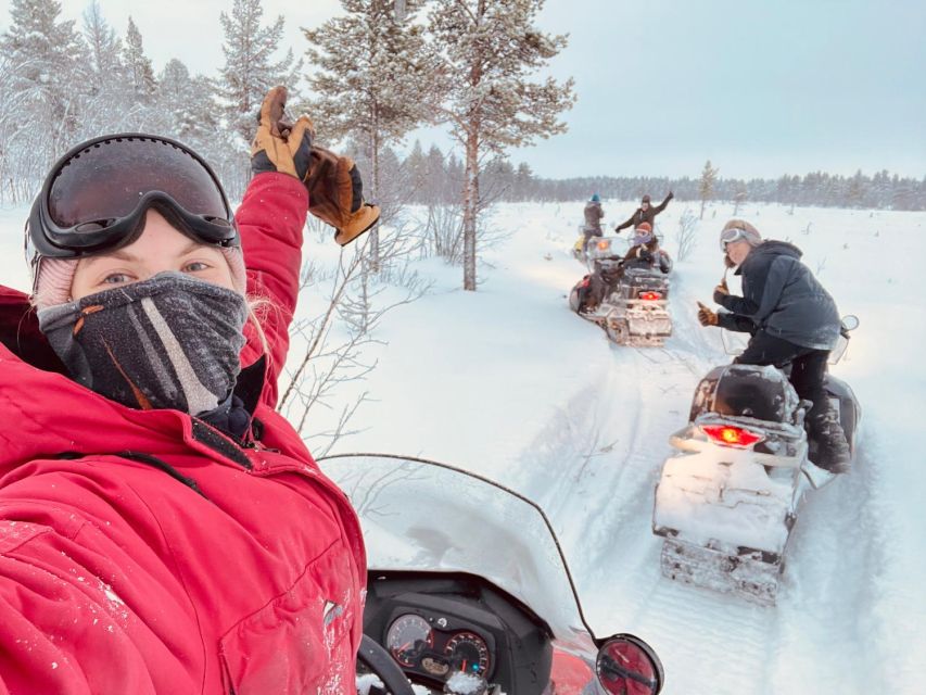 Polar Nature Tour on Snowmobile - Learning to handle the snowmobile