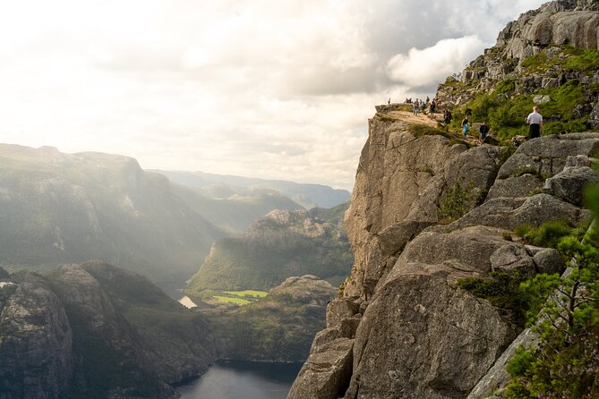 Preikestolen | Pulpit Rock - Hike with a local guide - The morning pickup in Stavanger