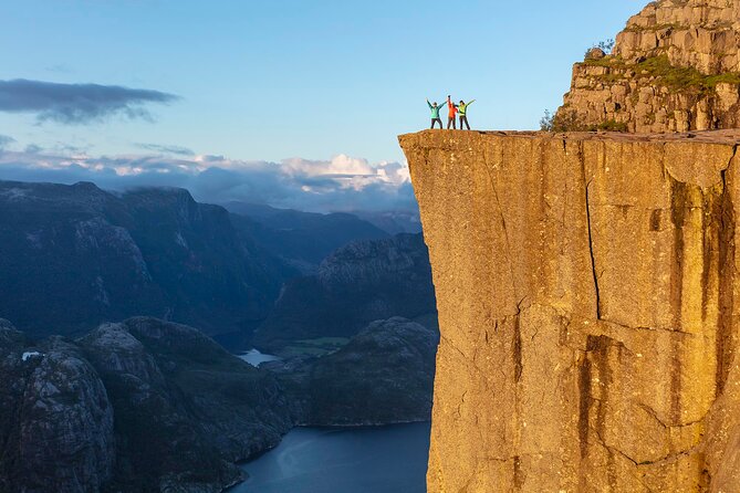 Preikestolen Sunrise Hike And Breakfast Buffet - Arriving at the 604-meter cliff