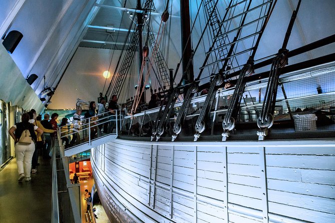 Private 5-hrs Oslo Exclusive Driverguide Luxury Limo/Van-Tour incl Museums - Hønse-Lovisas Hus and the waterfall