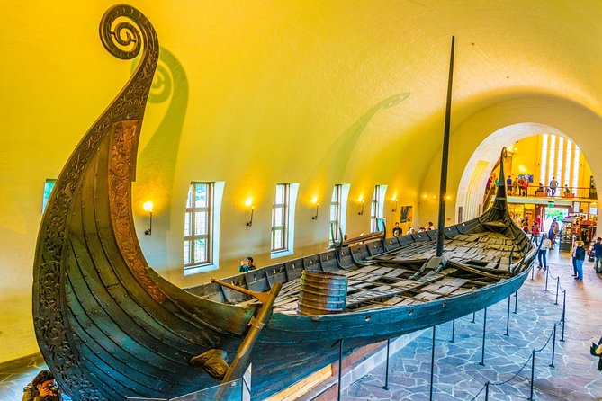 Private 5-hrs Oslo Exclusive Driverguide Luxury Limo/Van-Tour incl Museums - Holmenkollen and Norway’s ski identity