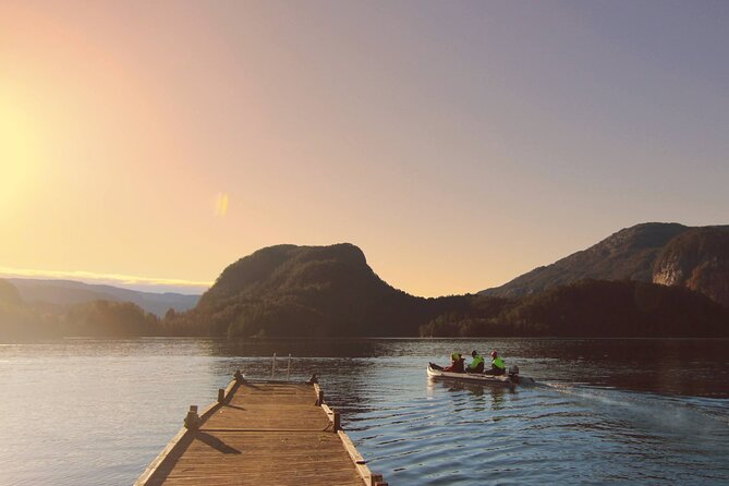 Private Fjordcruise by Luxury Pontoon Boat - Bergen Fjords - Leaving Bergen for a quieter corner of the fjords