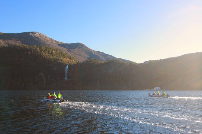 Private Fjordcruise by Luxury Pontoon Boat - Bergen Fjords - Guides who add meaning to the scenery