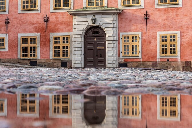 Private Golden Hour Photo Walk in Stockholm - What to bring for a comfortable three hours