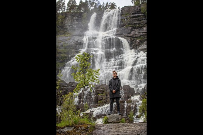 PRIVATE GUIDED TOUR: Highlights of Norway – Trip to the Sognefjord – WINTER - Gudvangen at the end of Nærøyfjord